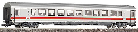 Passenger car 2nd class type Eurofima in IC livery<br /><a href='images/pictures/Roco/64319.jpg' target='_blank'>Full size image</a>